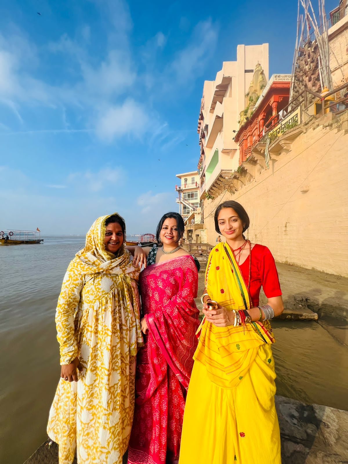 Kamya with two women in saris on the ghat